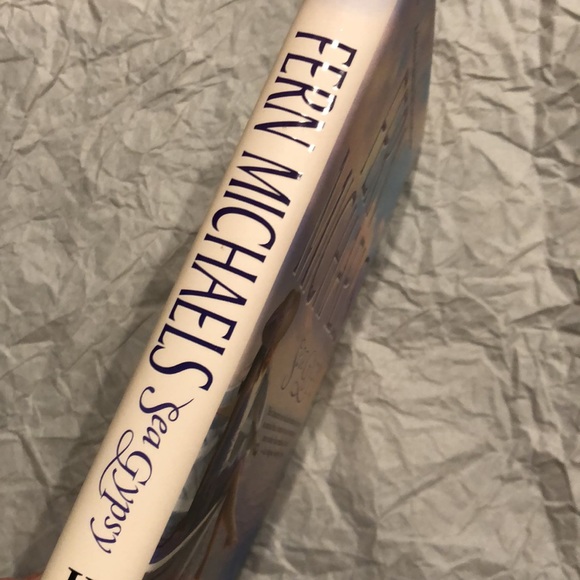 ⭐️3 for $15⭐️ Hardcover | Sea Gypsy by Fern Michaels - Picture 3 of 4